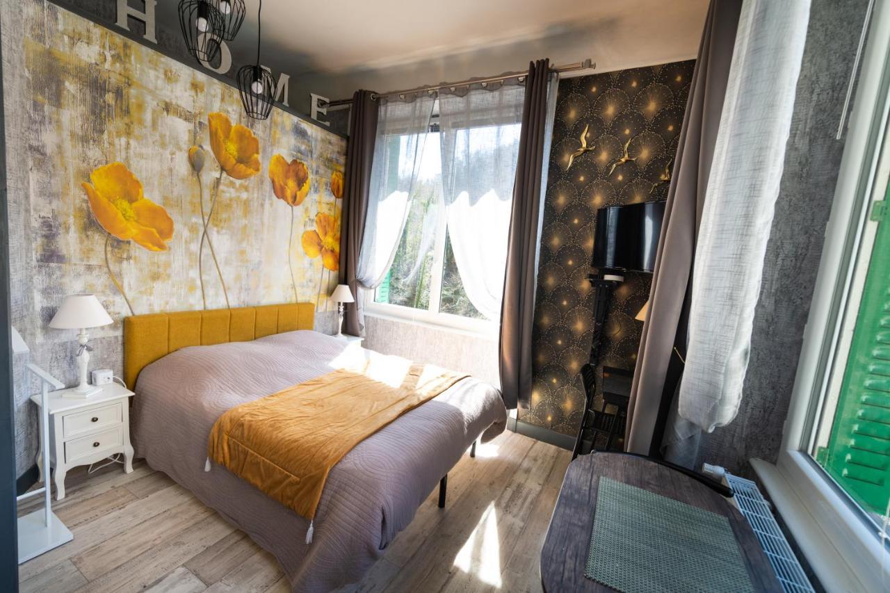 Studio Malou, Cuisine, Salle D'Eau, Terrasse Amenagee Olliergues Bagian luar foto