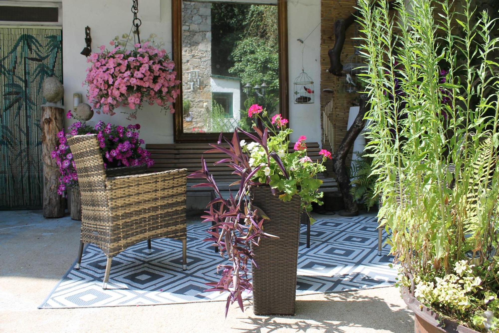 Studio Malou, Cuisine, Salle D'Eau, Terrasse Amenagee Olliergues Bagian luar foto
