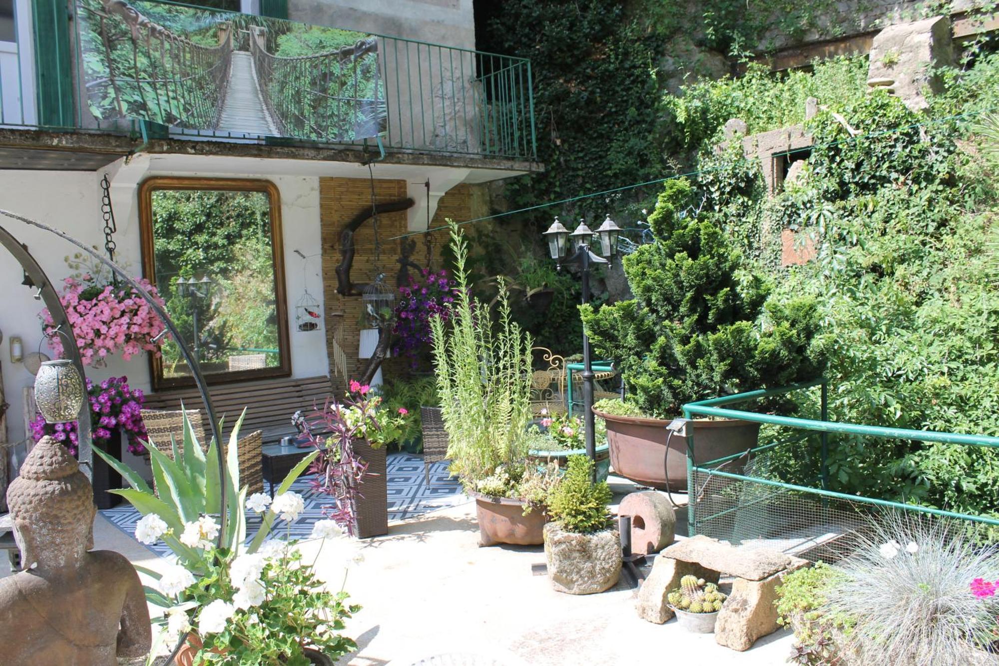 Studio Malou, Cuisine, Salle D'Eau, Terrasse Amenagee Olliergues Bagian luar foto