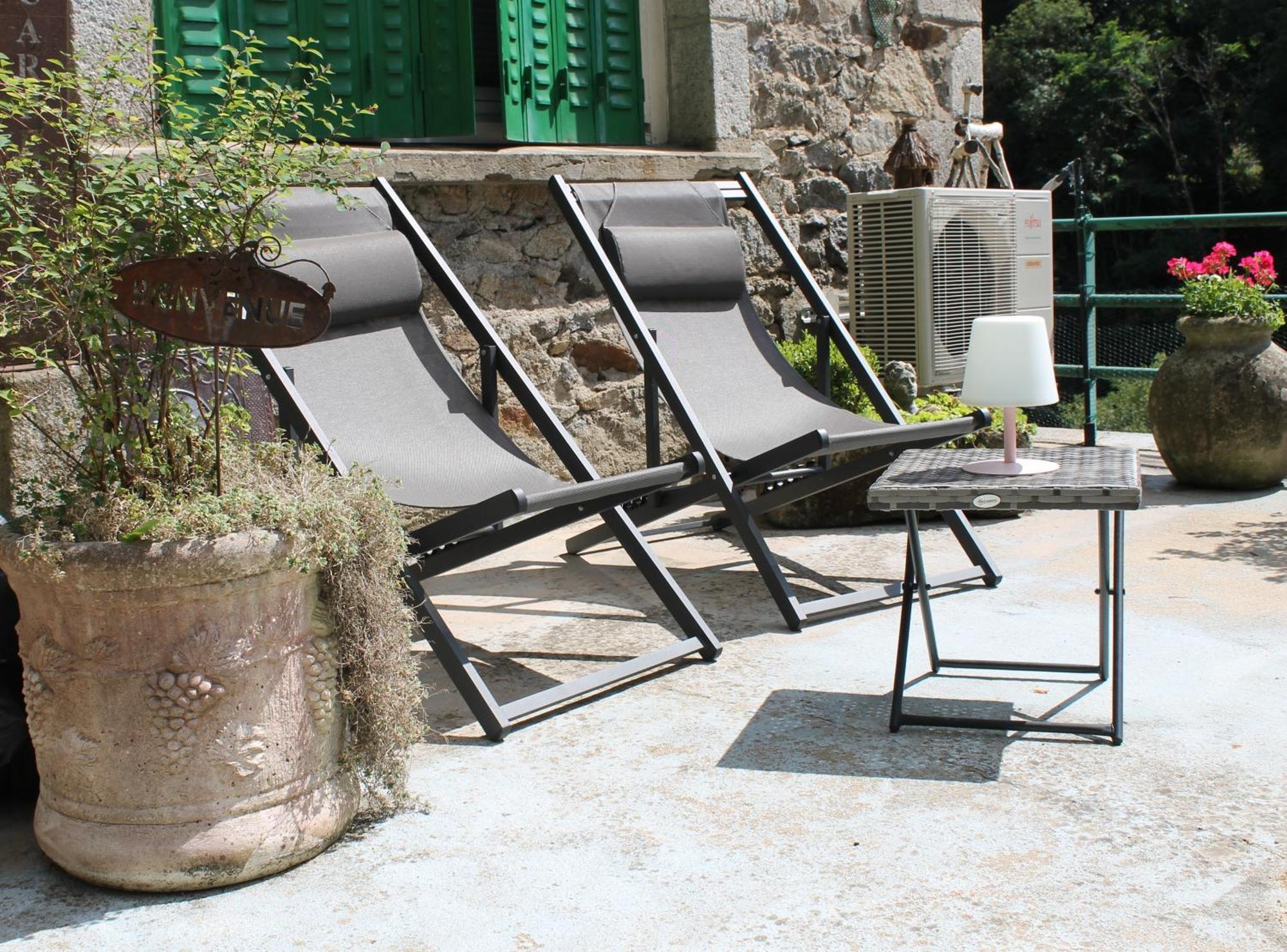 Studio Malou, Cuisine, Salle D'Eau, Terrasse Amenagee Olliergues Bagian luar foto