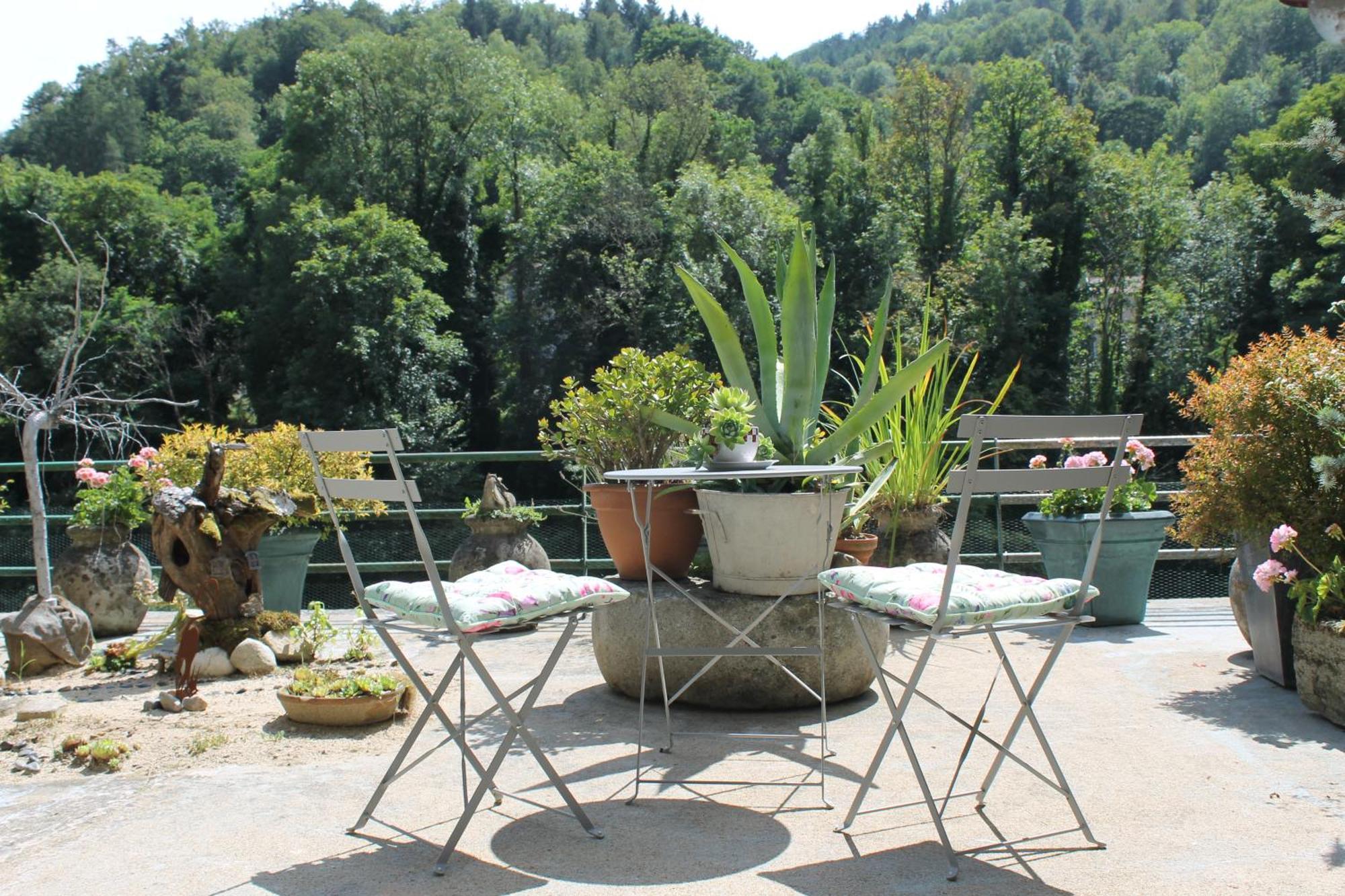 Studio Malou, Cuisine, Salle D'Eau, Terrasse Amenagee Olliergues Bagian luar foto